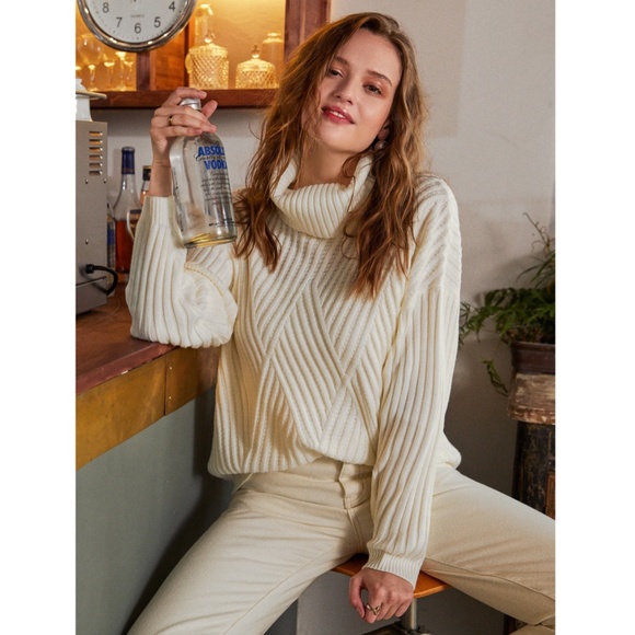 Off White Textured Turtleneck Pullover Sweater - Picture 14 of 14